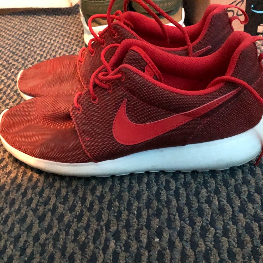 Men’s Nike Roshe Sneakers